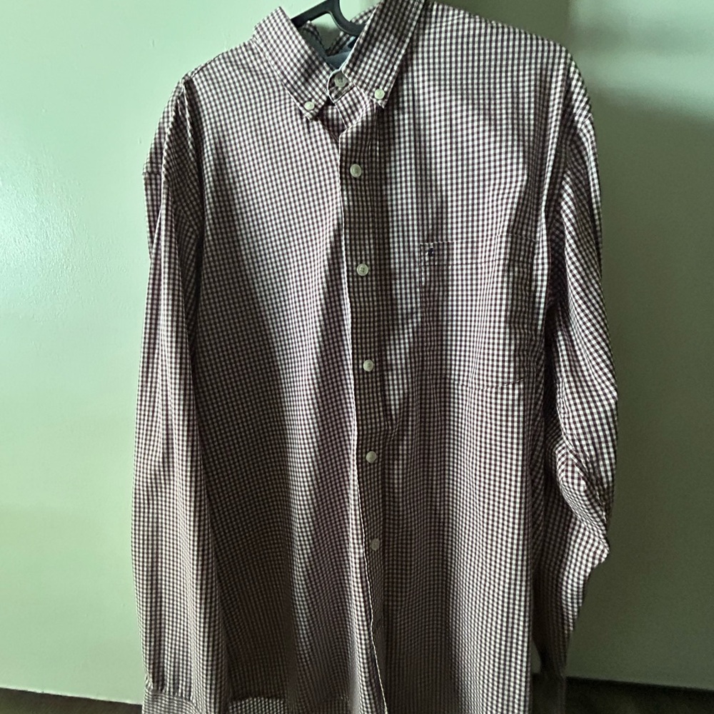 Selling my maroon plaid IZOD non iron stretch shirt in size M